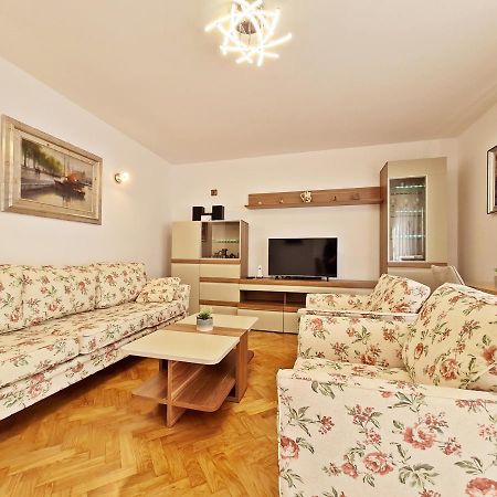 Split City Apartment Rosemary Exterior photo