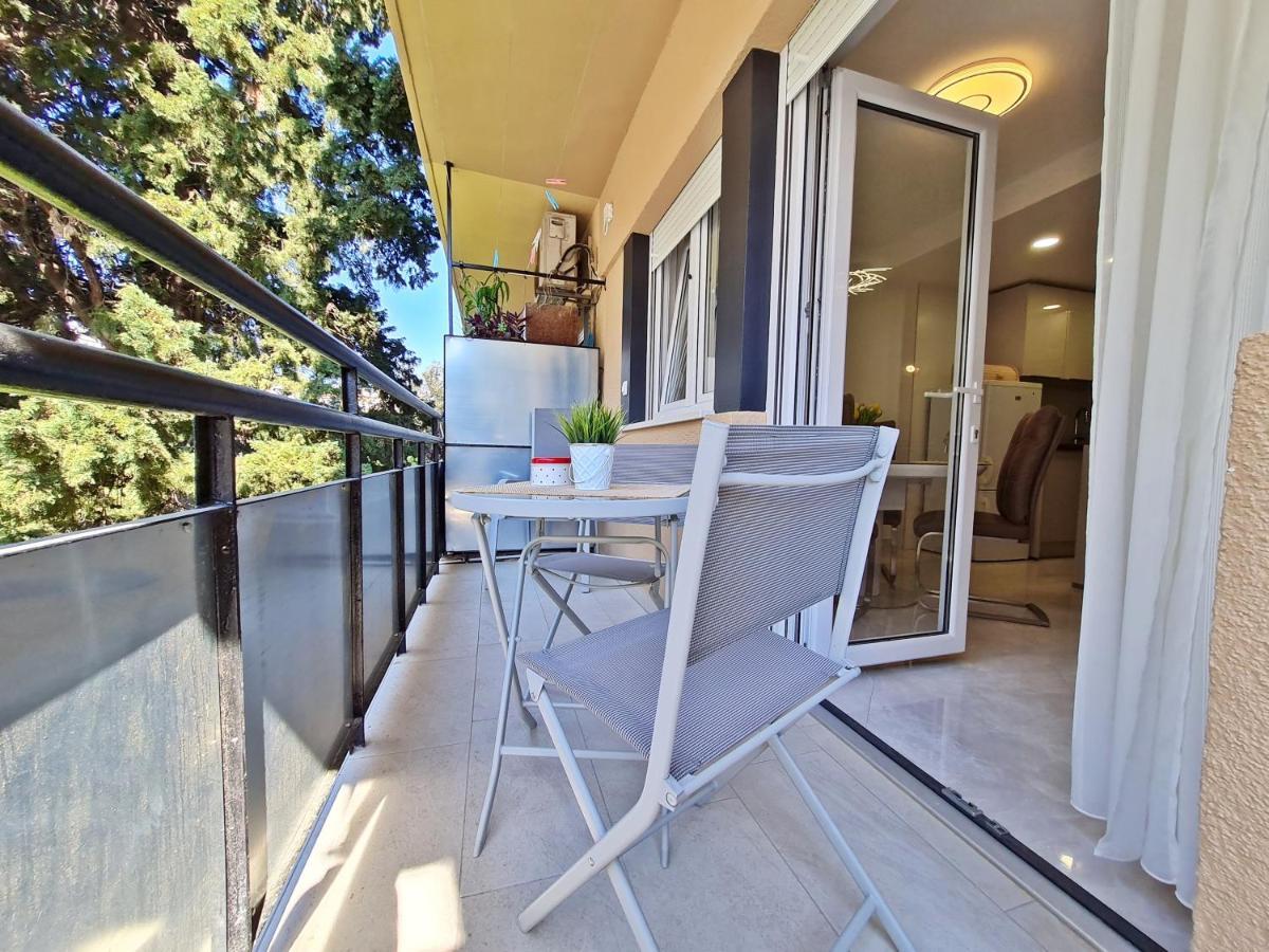 Split City Apartment Rosemary Exterior photo